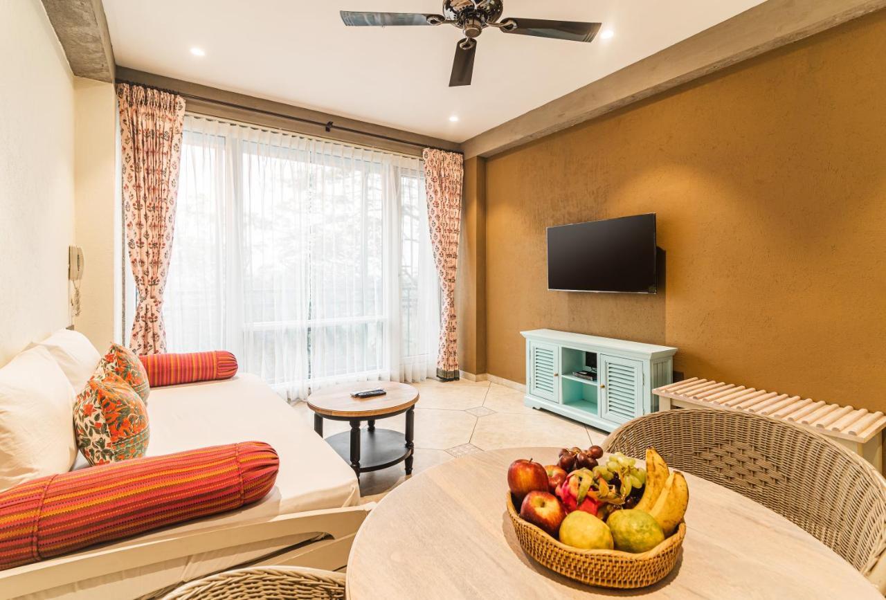 Bougainvilla Apartment スーラト エクステリア 写真